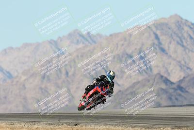 media/Dec-01-2025-Moto Forza (Mon) [[2daa91e15f]]/3-Beginner Group/Session 4 Turn 9/